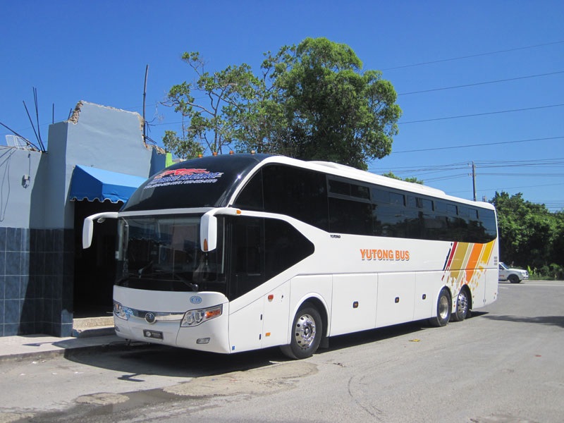 Expreso Bavaro: modern buses
